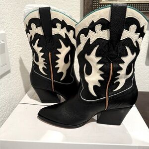 Dolce Vita V-Landon Black Leather Cowboy Boots